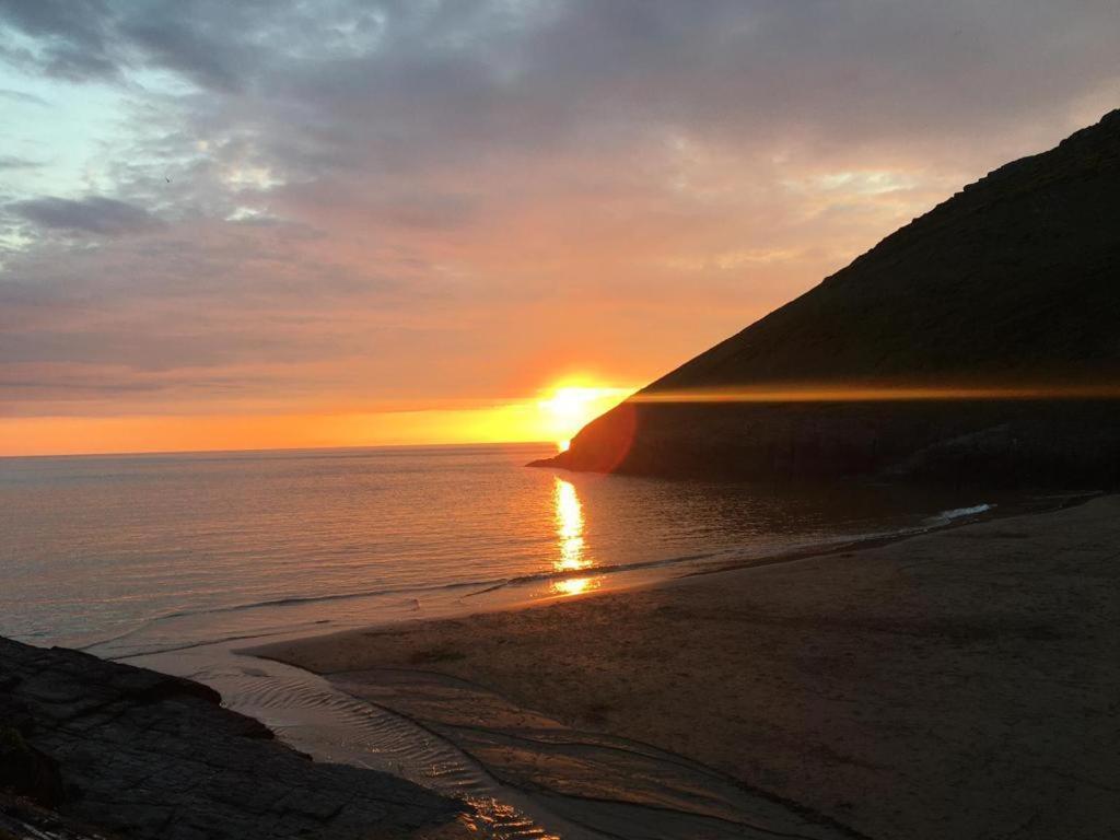 Wild Coastal Retreat At Troed Y Rhiw Aberporth, West Wales Villa ภายนอก รูปภาพ